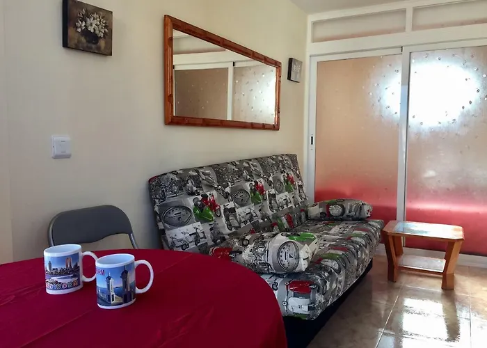 Gerona Playmon Virginia Apartment